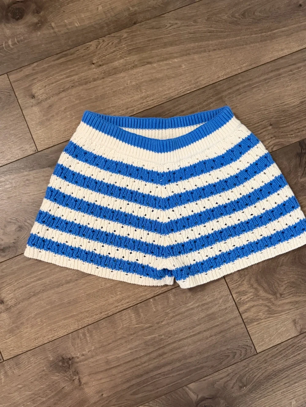 J. Crew crewcuts Girls pointelle-knit shorts Blue & White striped Small 6-7 E101